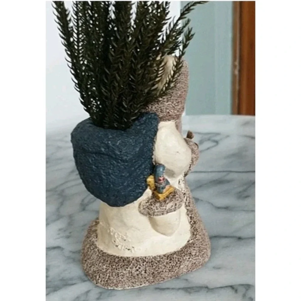 Vintage Old World Rustic Santa Figurine‎ Cream Color W Basket Of Greenery 1990